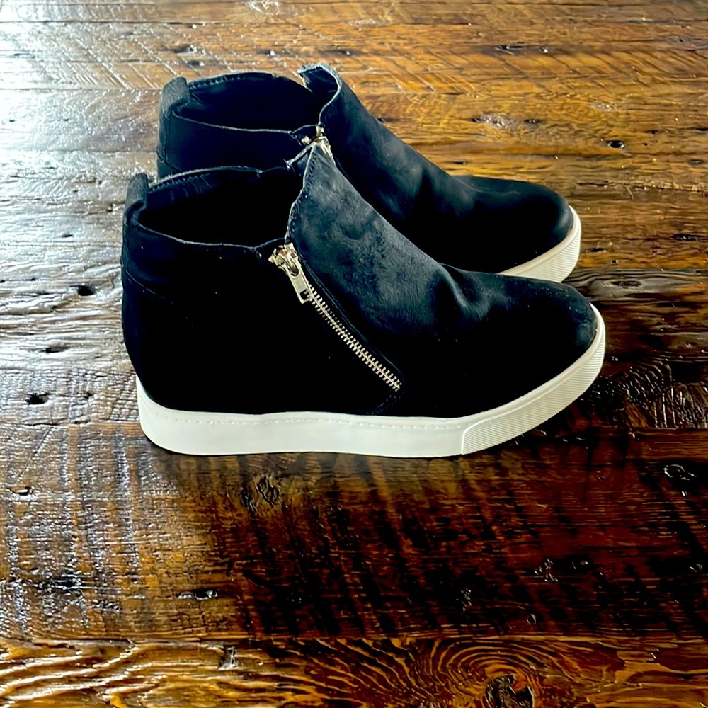 Black and White Wedge Sneaker’s